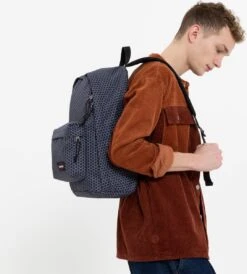 Eastpak OUT OF OFFICE Rugzak, 27 Liter, 13.3 Inch Laptopvak - Refleks Navy 21 Eastpak OUT OF OFFICE Rugzak, 27 Liter, 13.3 Inch Laptopvak - Refleks Navy -Kofferland Goedkope Winkel 1082x1200 3