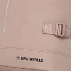 New Rebels® William - Rugtas - Roze - Waterafstotend - Roll-top - 15.615141312108 - 16L - 29x13x45cm - Rugzak / Backpack -Kofferland Goedkope Winkel 1200x1200 1002