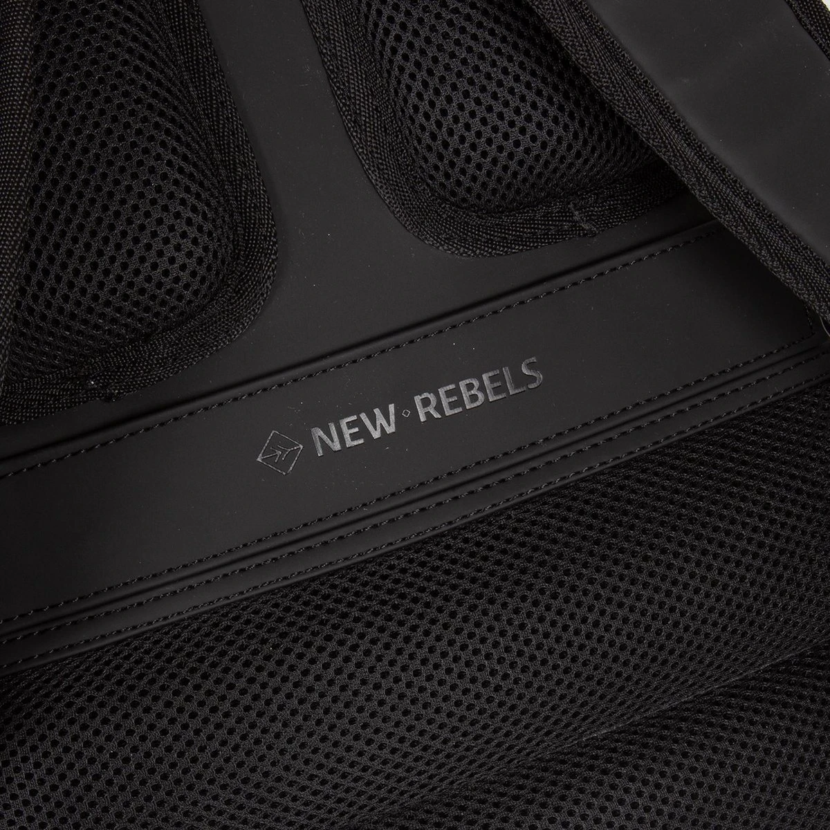 New Rebels® Harper - Rugtas - Zwart - Waterbestendig - 9L - 28x8x38cm - Rugzak / Backpack 7 New Rebels® Harper - Rugtas - Zwart - Waterbestendig - 9L - 28x8x38cm - Rugzak / Backpack - Afbeelding 7