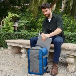 CabinMax Manhatten – Handbagage 20L – Rugzak – Schooltas - 40x20x25 Cm – Compact Reistas – Lichtgewicht – Nettuno Blauw 9 CabinMax Manhatten – Handbagage 20L – Rugzak – Schooltas - 40x20x25 Cm – Compact Reistas – Lichtgewicht – Nettuno Blauw -Kofferland Goedkope Winkel 1200x1200 1379