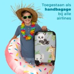 NoBoringSuitcases.com® Koffer - Jungle - Panda - Olifant - Giraffe - Kinderen - Past Binnen 55x40x20 Cm En 55x35x25 Cm - Handbagage - Trolley - Fotokoffer - Cabin Size - Print 14 NoBoringSuitcases.com® Koffer - Jungle - Panda - Olifant - Giraffe - Kinderen - Past Binnen 55x40x20 Cm En 55x35x25 Cm - Handbagage - Trolley - Fotokoffer - Cabin Size - Print -Kofferland Goedkope Winkel 1200x1200 326