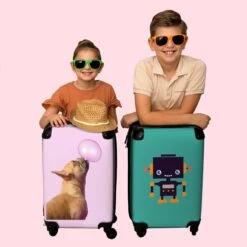 NoBoringSuitcases.com® Kinderkoffer - Hond - Dieren - Kauwgom - Roze - Kinderen - Trolley Kinderen - Past Binnen 55x40x20 Cm En 55x35x25 Cm - Reiskoffer Met Wielen - Koffertje 18 NoBoringSuitcases.com® Kinderkoffer - Hond - Dieren - Kauwgom - Roze - Kinderen - Trolley Kinderen - Past Binnen 55x40x20 Cm En 55x35x25 Cm - Reiskoffer Met Wielen - Koffertje -Kofferland Goedkope Winkel 1200x1200 382