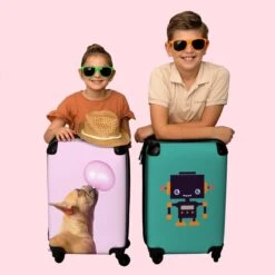 NoBoringSuitcases.com® Kinderkoffer - Hond - Dieren - Kauwgom - Roze - Kinderen - Trolley Kinderen - Past Binnen 55x40x20 Cm En 55x35x25 Cm - Reiskoffer Met Wielen - Koffertje 20 NoBoringSuitcases.com® Kinderkoffer - Hond - Dieren - Kauwgom - Roze - Kinderen - Trolley Kinderen - Past Binnen 55x40x20 Cm En 55x35x25 Cm - Reiskoffer Met Wielen - Koffertje -Kofferland Goedkope Winkel 1200x1200 384