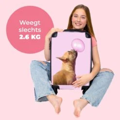 NoBoringSuitcases.com® Kinderkoffer - Hond - Dieren - Kauwgom - Roze - Kinderen - Trolley Kinderen - Past Binnen 55x40x20 Cm En 55x35x25 Cm - Reiskoffer Met Wielen - Koffertje 23 NoBoringSuitcases.com® Kinderkoffer - Hond - Dieren - Kauwgom - Roze - Kinderen - Trolley Kinderen - Past Binnen 55x40x20 Cm En 55x35x25 Cm - Reiskoffer Met Wielen - Koffertje -Kofferland Goedkope Winkel 1200x1200 386