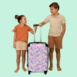 NoBoringSuitcases.com® Koffer Groot - Eenhoorn - Meisje - Patroon - Hartje - Trolley Koffer Met TSA-slot - Met Wielen - 90 Liter - Reiskoffer - 66 Cm -Kofferland Goedkope Winkel 1200x1200 658