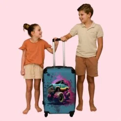 NoBoringSuitcases.com® Koffer Groot - Monstertruck - Verf - Graffiti - Roze - Neon - Trolley Koffer Met TSA-slot - Met Wielen - 90 Liter - Reiskoffer - 66 Cm 14 NoBoringSuitcases.com® Koffer Groot - Monstertruck - Verf - Graffiti - Roze - Neon - Trolley Koffer Met TSA-slot - Met Wielen - 90 Liter - Reiskoffer - 66 Cm -Kofferland Goedkope Winkel 1200x1200 666