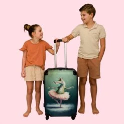 NoBoringSuitcases.com® Koffer Groot - Krokodil - Kroon - Goud - Ballet - Portret - Trolley Koffer Met TSA-slot - Met Wielen - 90 Liter - Reiskoffer - 66 Cm 14 NoBoringSuitcases.com® Koffer Groot - Krokodil - Kroon - Goud - Ballet - Portret - Trolley Koffer Met TSA-slot - Met Wielen - 90 Liter - Reiskoffer - 66 Cm -Kofferland Goedkope Winkel 1200x1200 680