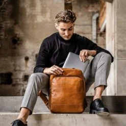 Chesterfield - 15,4 Inch Laptop Rugzak - Mack - Cognac 32 Chesterfield - 15,4 Inch Laptop Rugzak - Mack - Cognac -Kofferland Goedkope Winkel 1200x1200 895