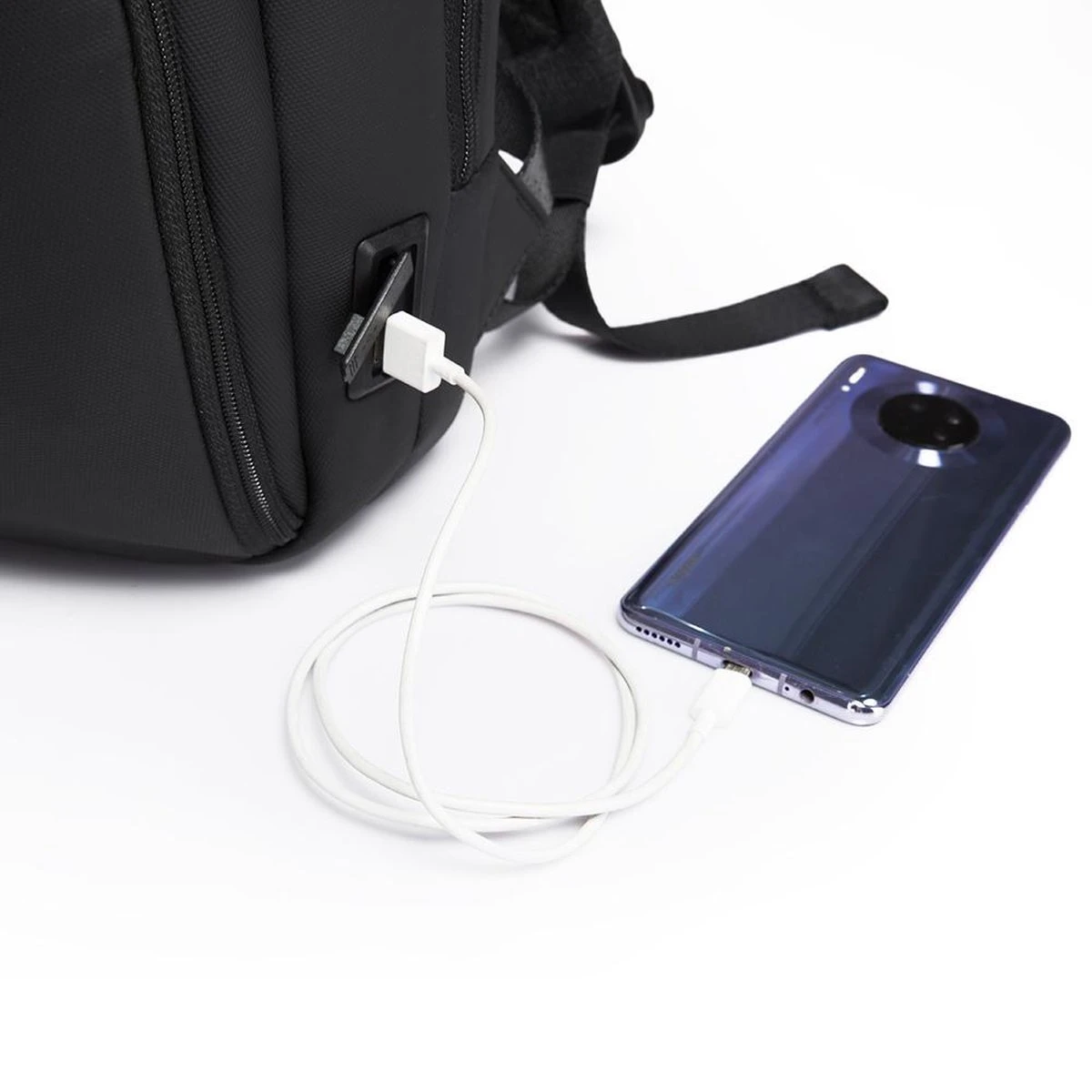 Bange Rugtas - 15,6 Inch - Laptop Rugzak - USB-aansluiting - Waterafstotend - Zwart - Incl. Smart Thermosfles 5 Bange Rugtas - 15,6 Inch - Laptop Rugzak - USB-aansluiting - Waterafstotend - Zwart - Incl. Smart Thermosfles - Afbeelding 5