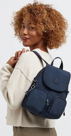 Kipling FIREFLY UP Rugzak, 7.5 Liter -Blue Bleu 2 27 Kipling FIREFLY UP Rugzak, 7.5 Liter -Blue Bleu 2 -Kofferland Goedkope Winkel 630x1200 3