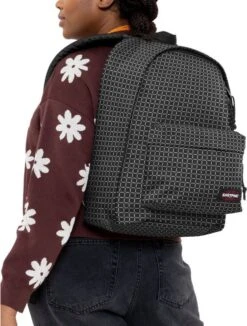 Eastpak OUT OF OFFICE Rugzak, 27 Liter, 13.3 Inch Laptopvak - Refleks Navy 17 Eastpak OUT OF OFFICE Rugzak, 27 Liter, 13.3 Inch Laptopvak - Refleks Navy -Kofferland Goedkope Winkel 910x1200 1