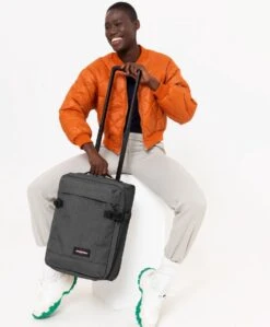 Eastpak TRANVERZ XXS Reiskoffer, Handbagage (45 X 32 X 20 Cm) - Black Denim -Kofferland Goedkope Winkel 991x1200